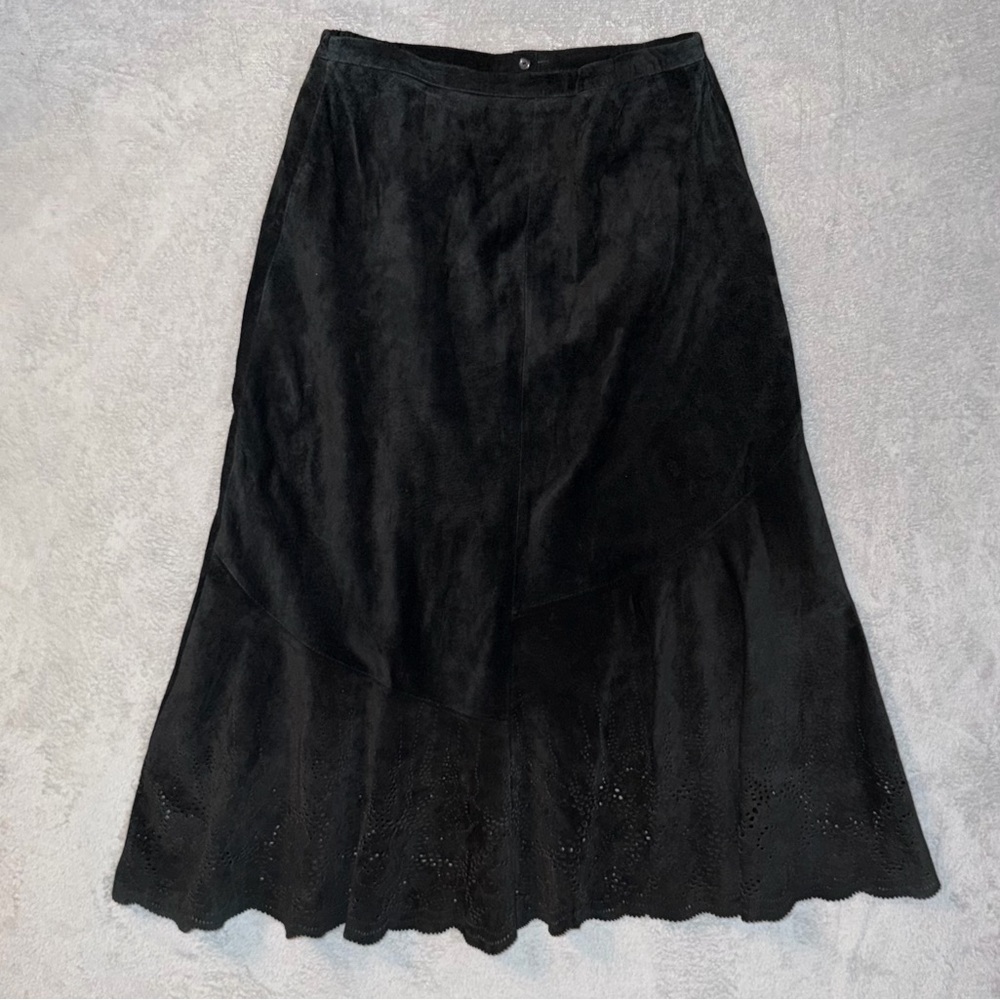 VTG Chicos Design Suede Leather Skirt SZ 1 Medium Laser Cut Midi Flare Black EUC